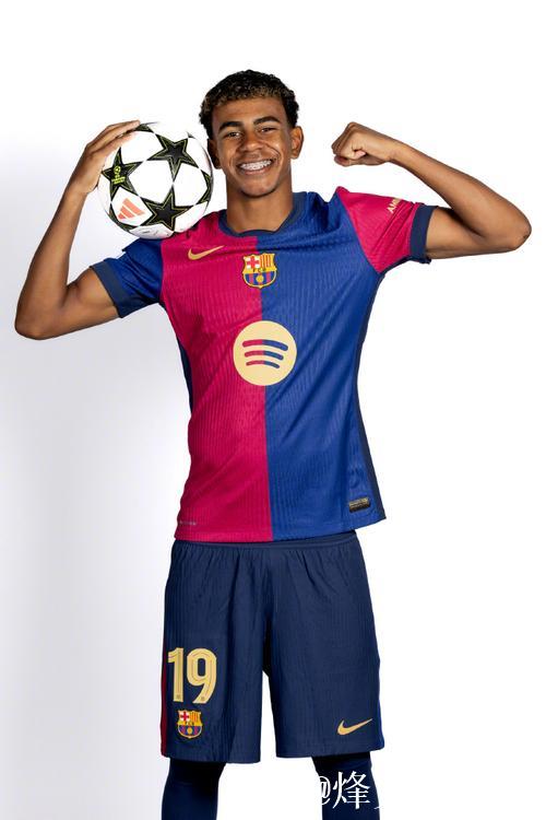 2-0！拉神梅开二度，亚马尔毫无贡献，巴萨获7连胜，狂甩皇马7分