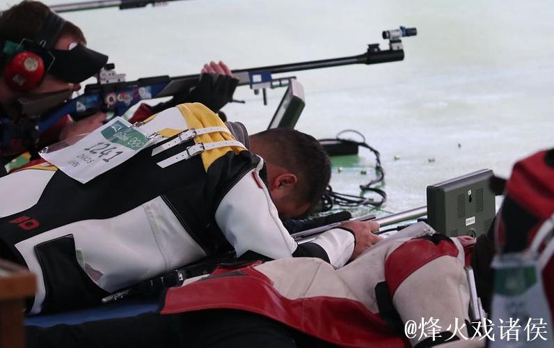 中国队摘得世锦赛男子50米步枪卧射团体金牌，并打破世界纪录！